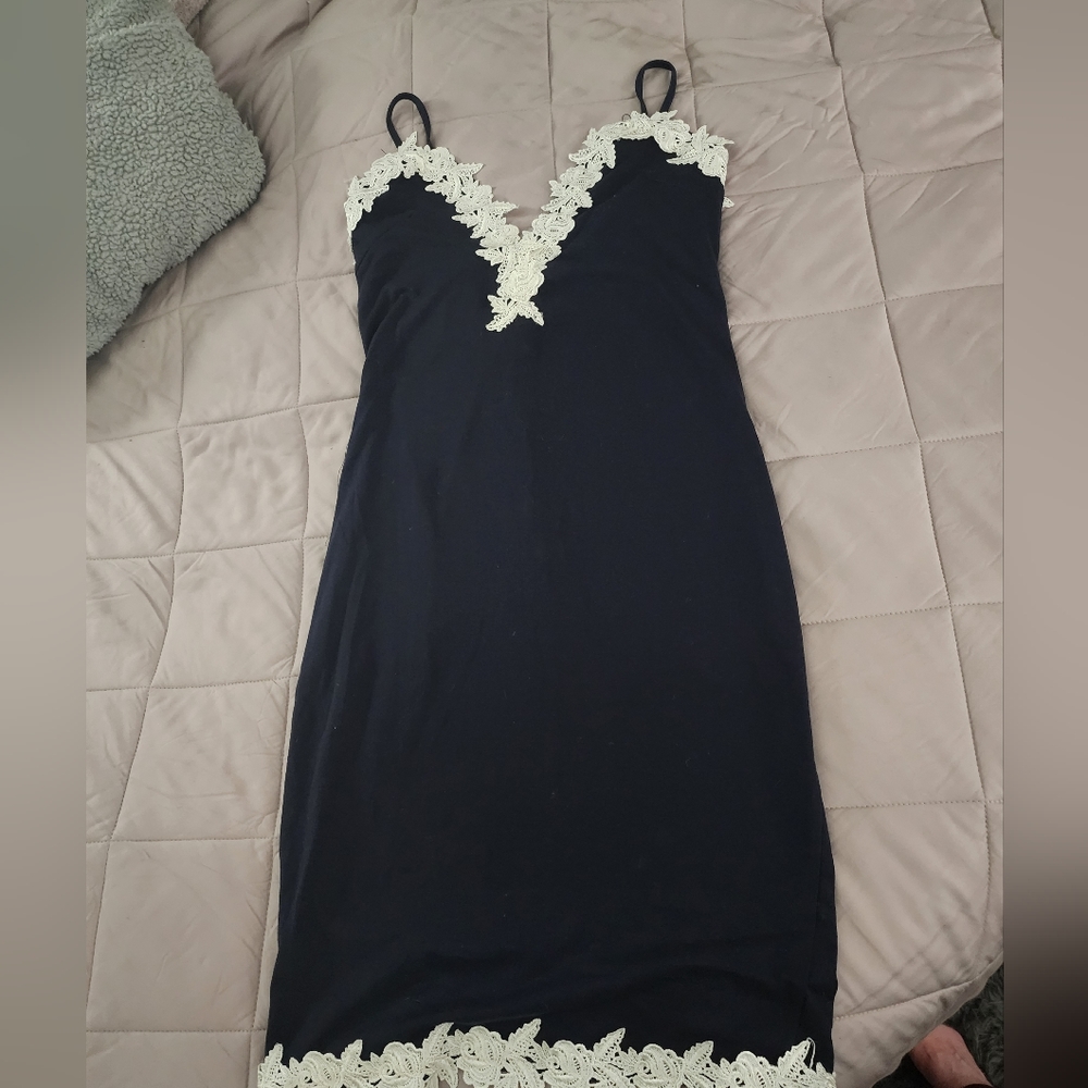 Size large beautifully detailed fitted/bodycon dress. NWT - Picture 5 of 6